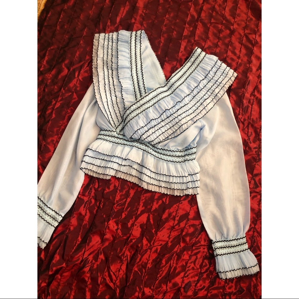 Brand new never worn top!!